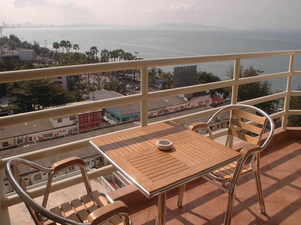 Apartments At View Talay Pattaya Exterior foto
